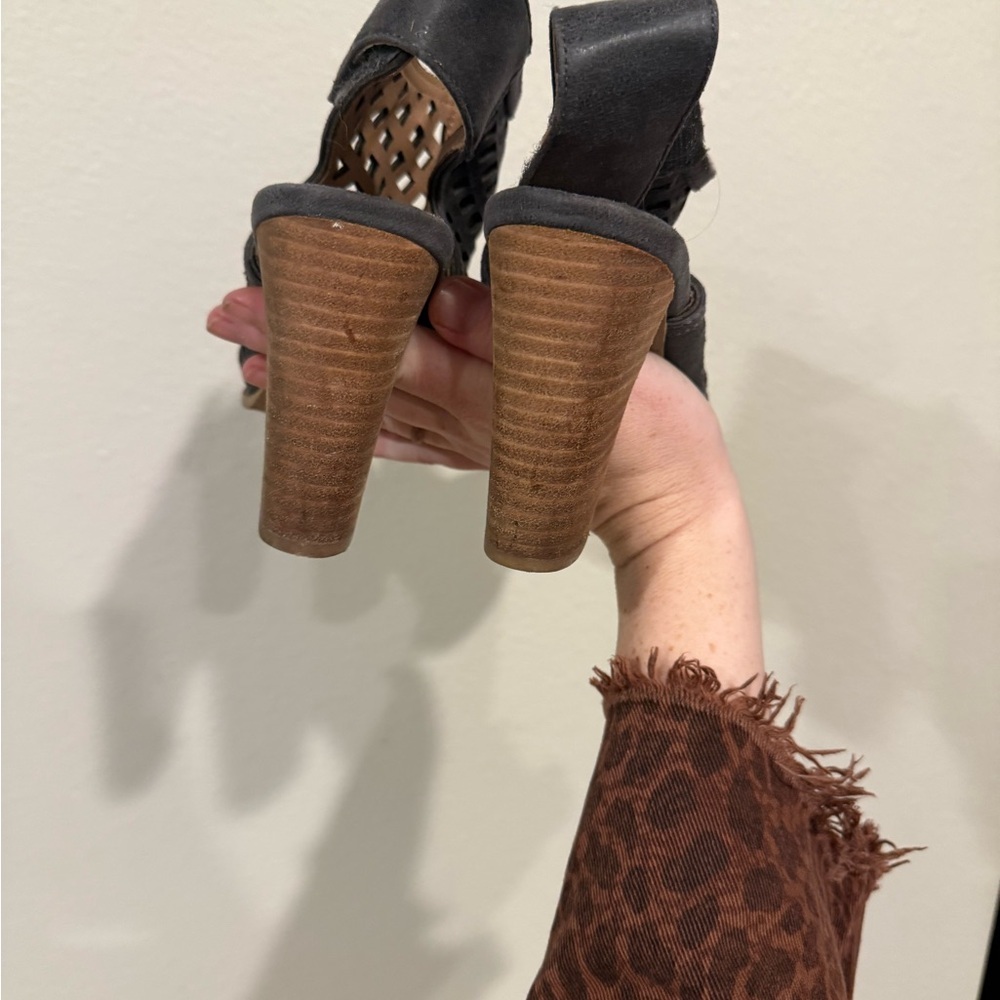 Report Black Cutout Block Heel Sandals 8.5 - Picture 3 of 5